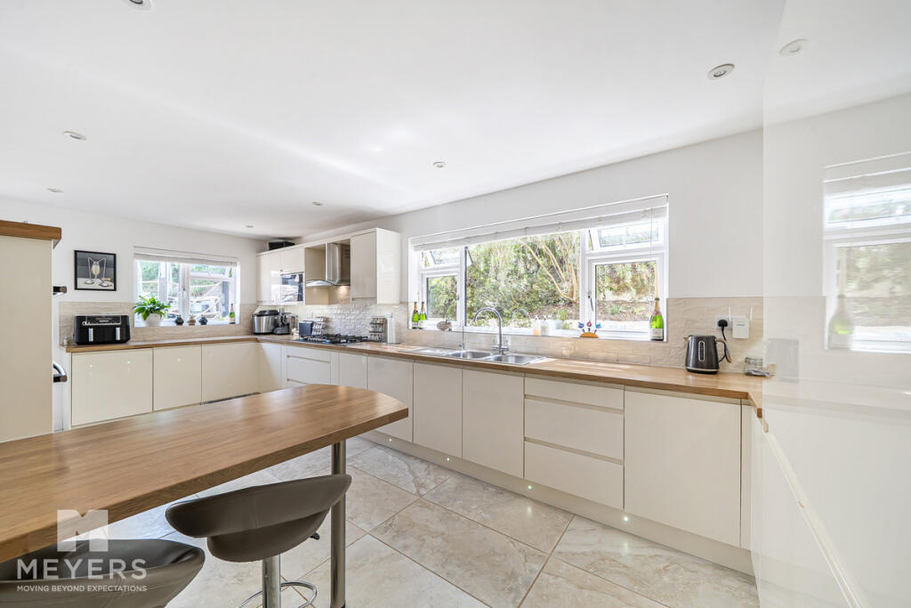 House in Corfe Mullen - View 2