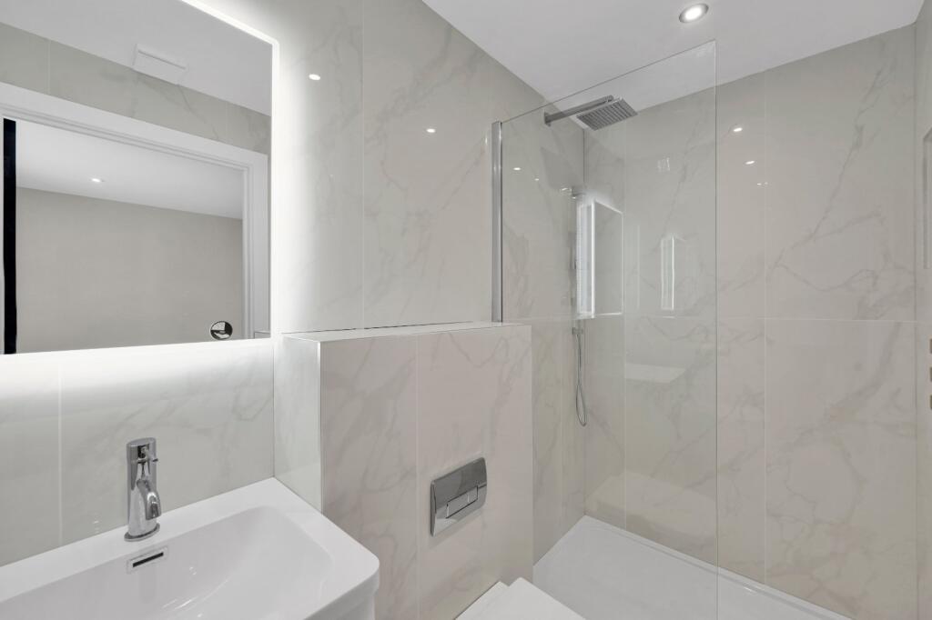 3 bedroom mews property for rent