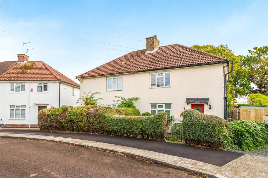 Main image of property: Simmons Way, Whetstone, London, N20
