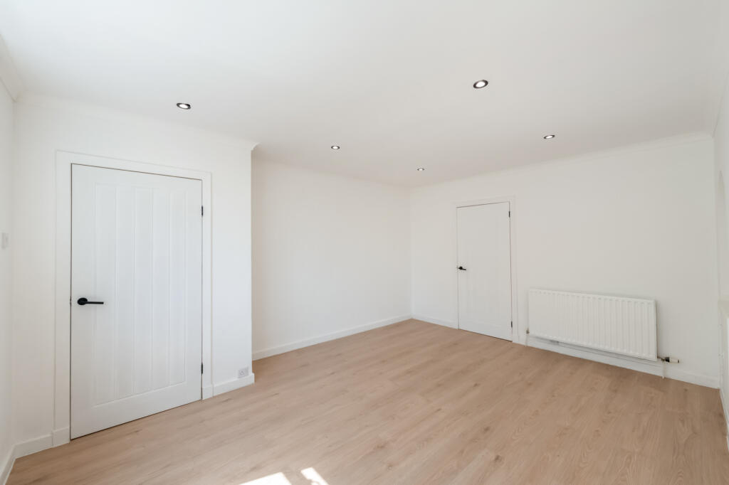 Branchalmuir Crescent, Newmains, Wishaw, Lanarkshire, ML2 photo 3