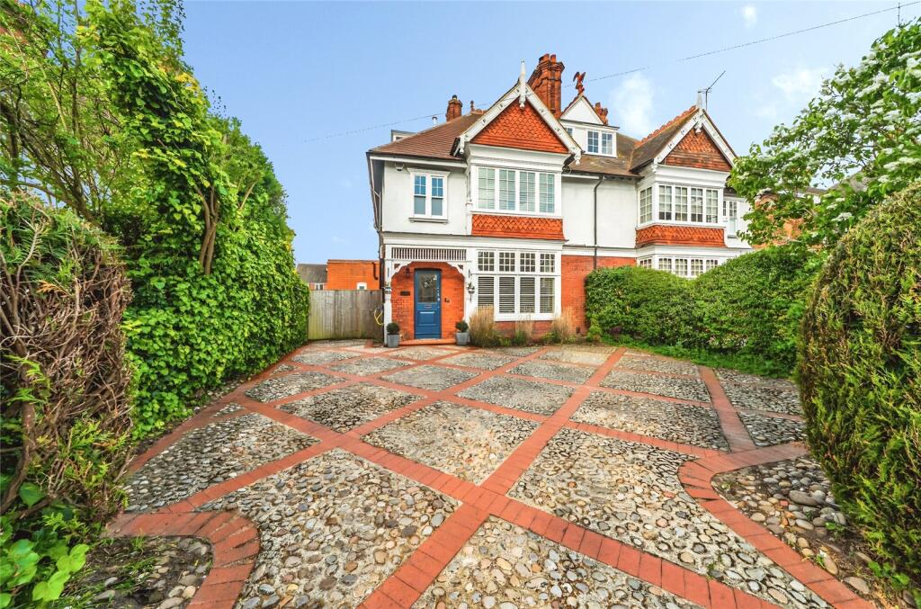 Main image of property: Furze Platt Road, Maidenhead, Berkshire