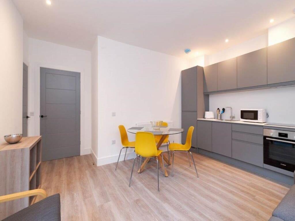Apartment in Edinburgh - View 4