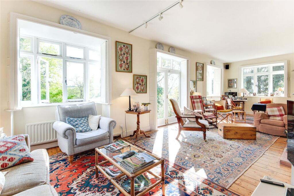 House in Tonbridge - More