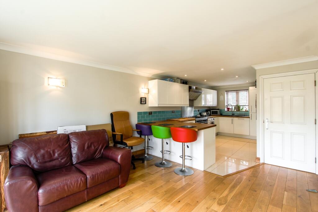 Additional image 5 of 90 Shrewsbury Road, Yeovil