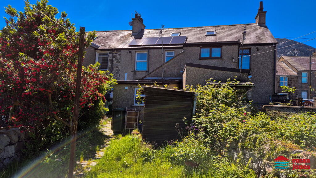 House in Llanaelhaearn, Trefor - View 2