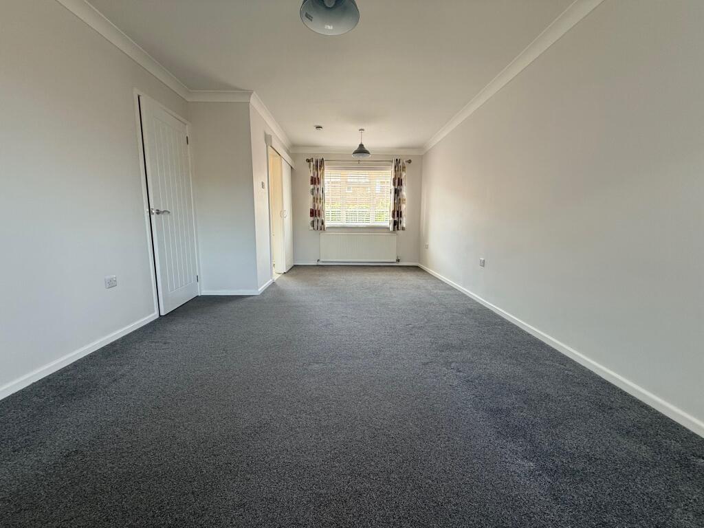 Plantagenet Chase, Yeovil, Somerset, BA20 2PP photo 4