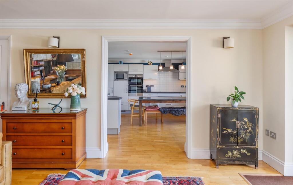Apartment in Cowes, Isle of Wight - More
