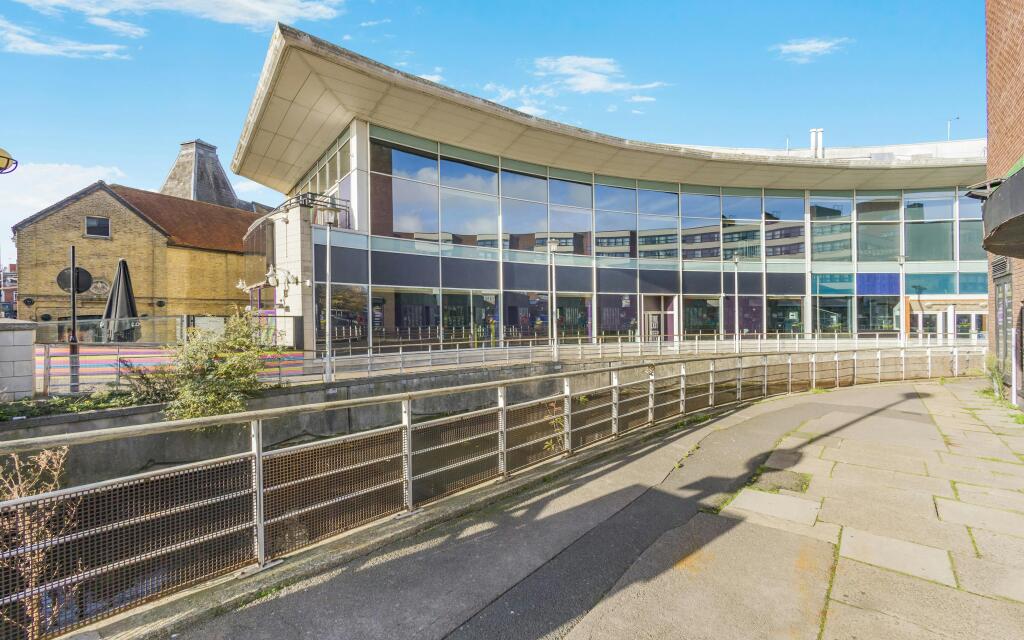 8670616exterior03.jpg