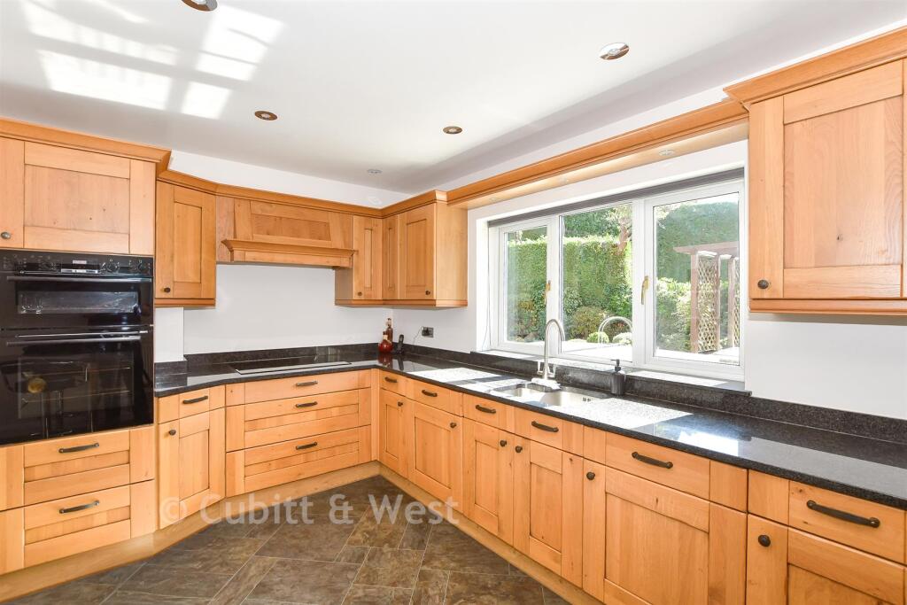 House in East Grinstead, Ashurst Wood - View 2
