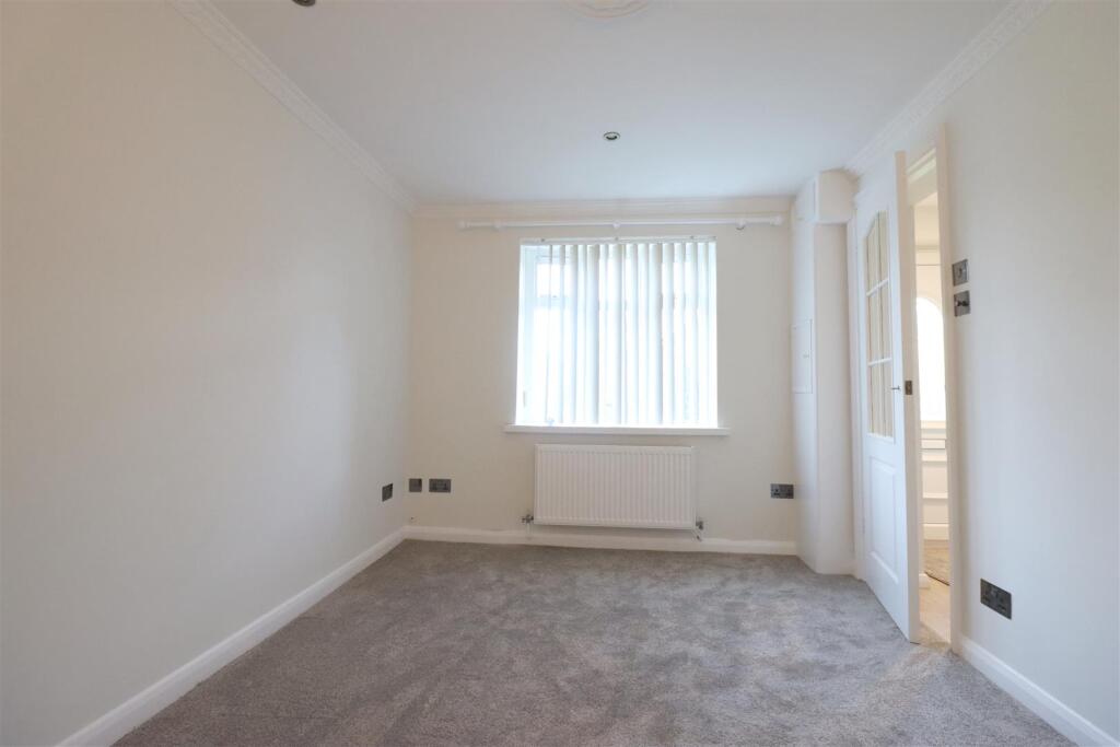House in Burton Latimer - View 4