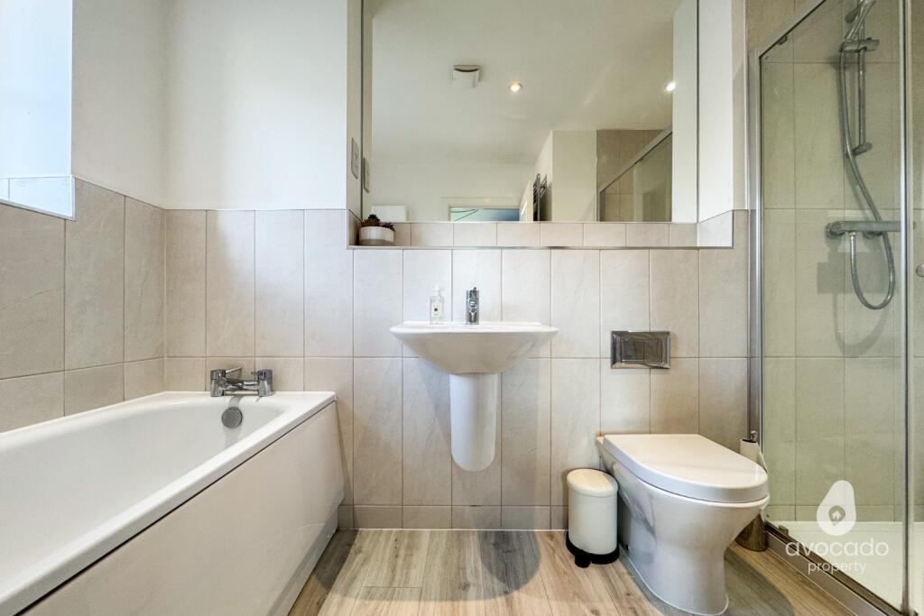 Elisha Close, Spencers Wood, RG7 - More