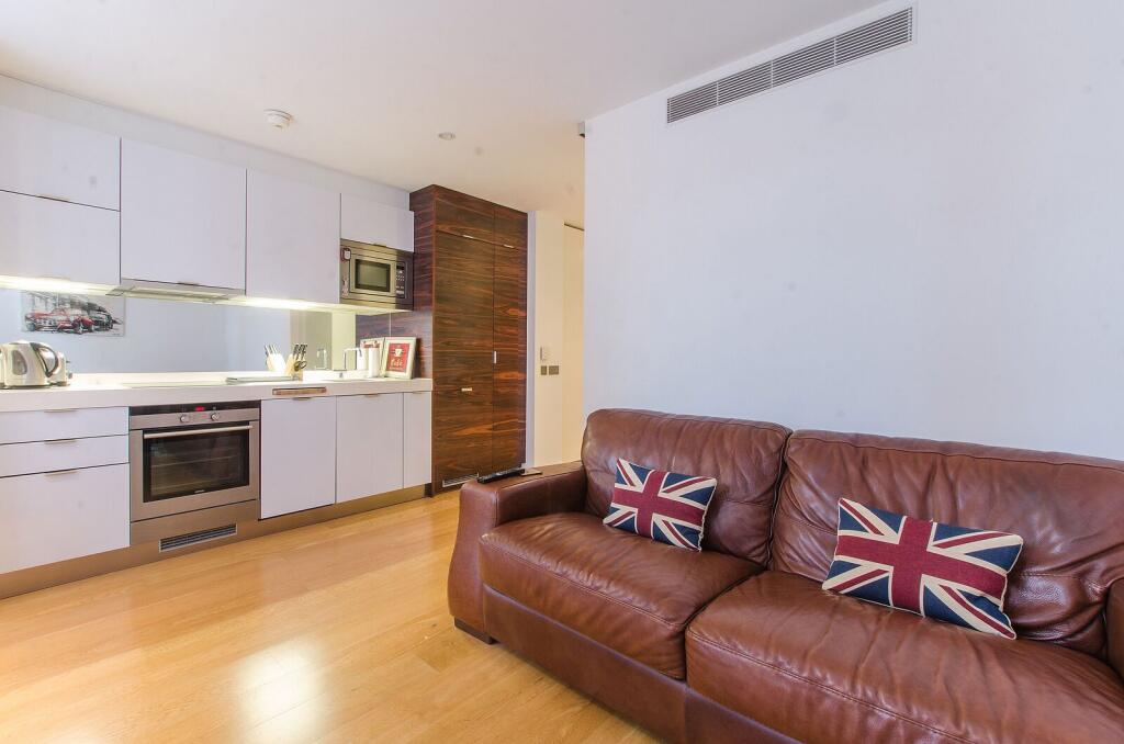 Fairmont Avenue, Canary Wharf, London, E14