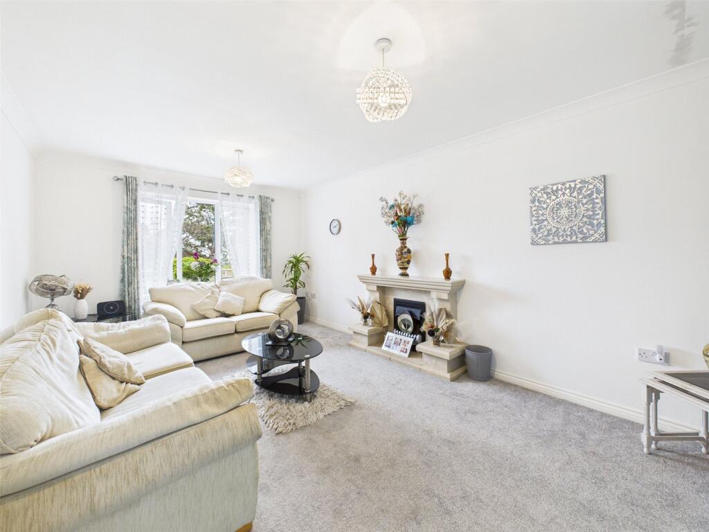 Myrtle Tree Crescent, Weston-super-Mare, North Somerset, BS22 photo 4