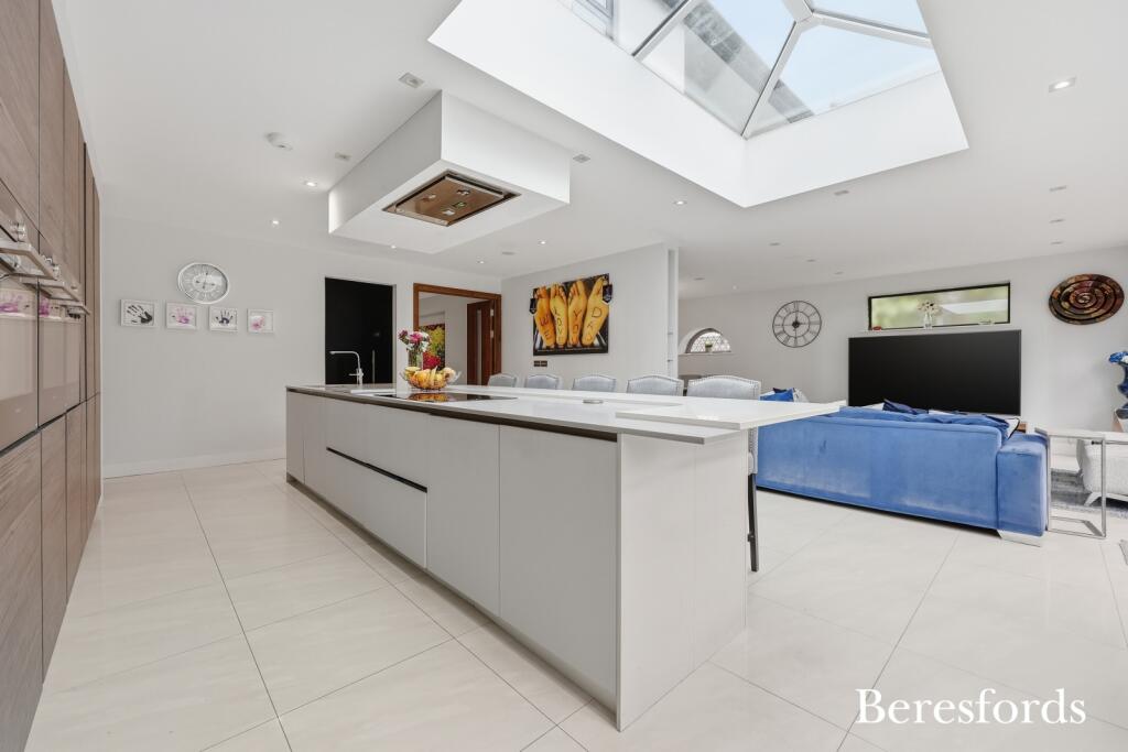 House in Brentwood, Hutton Mount - View 2