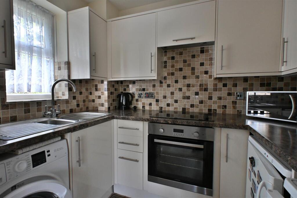 Eastfield Road, Brentwood photo 3