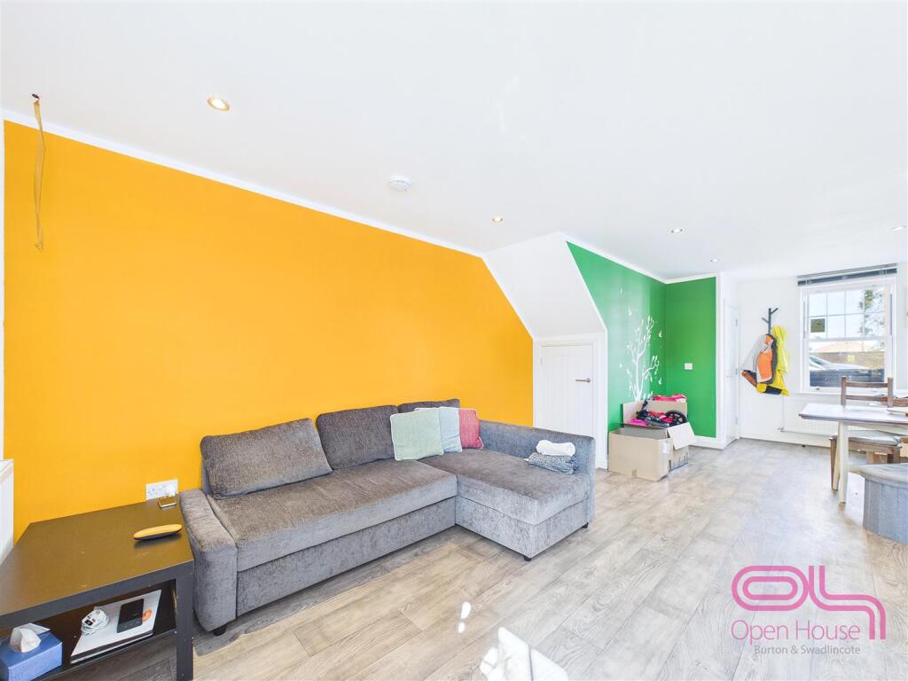 House in Swadlincote, Newhall - More