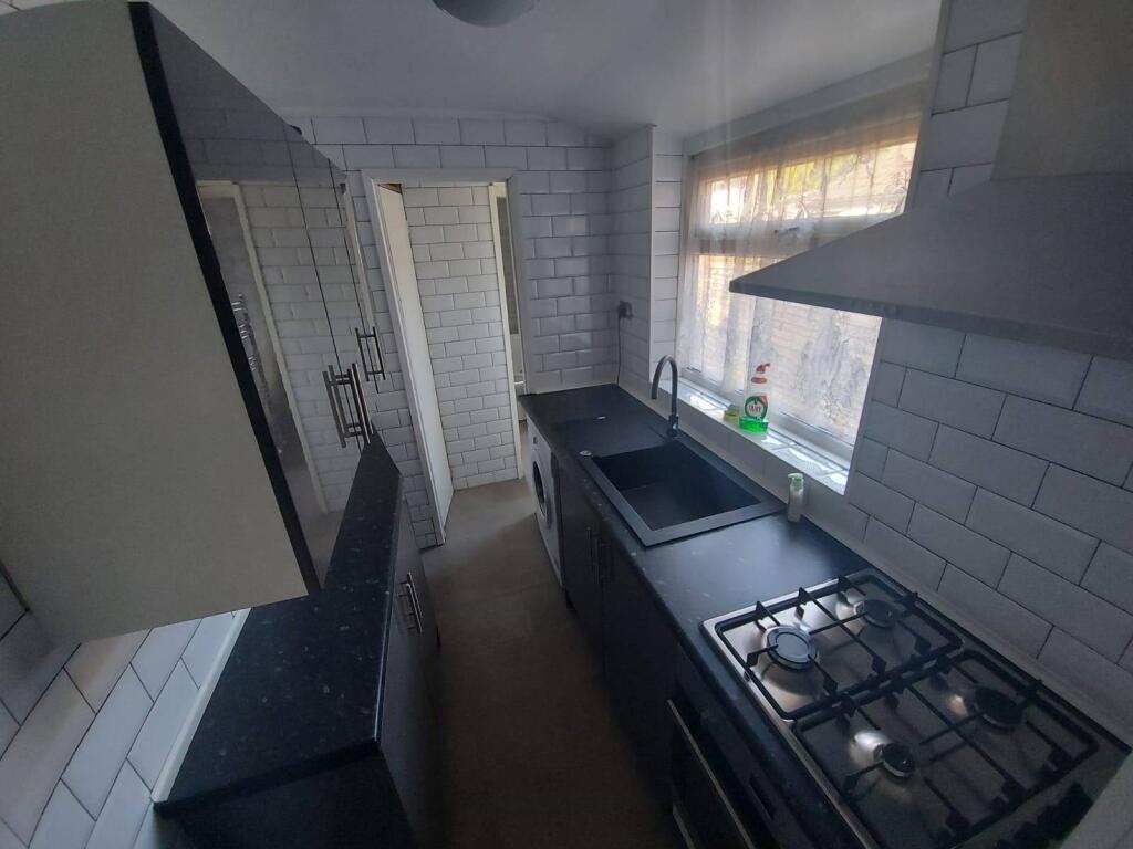 House in Luton, New Town - View 5