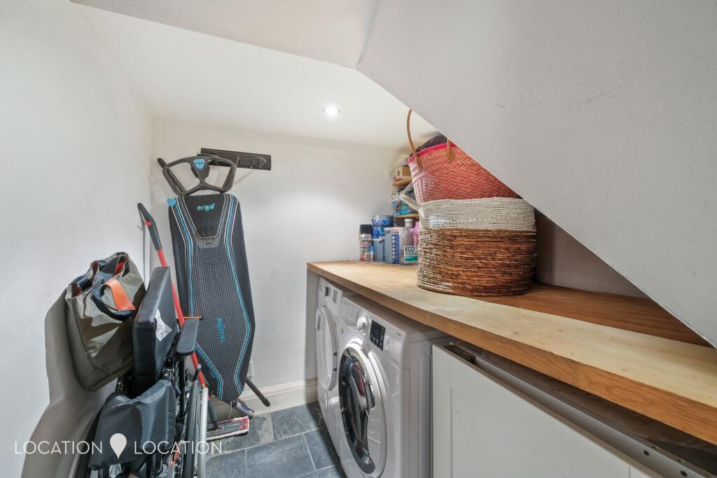 2-bed flat on Amhurst Road, London, E8, £525,000