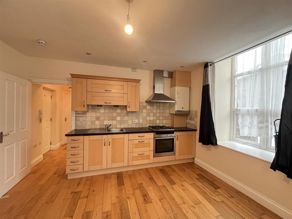 Apartment in Redruth, Cornwall - View 3
