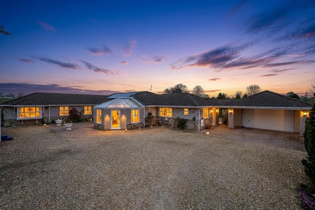 Main image of property: Wrexham Road, Pontblyddyn, CH7