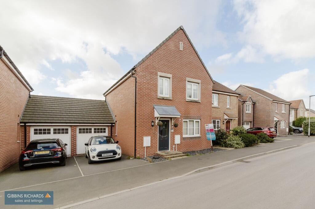 3-bed detached on Stag Valley Road, Bridgwater, TA6, £300,000