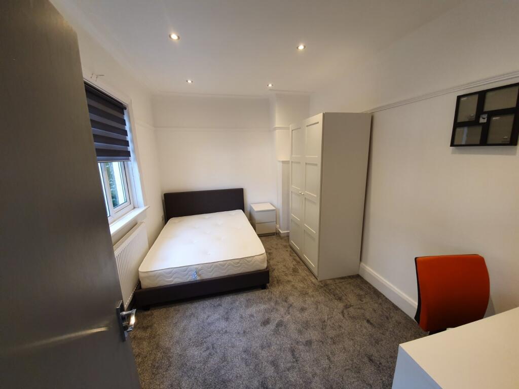 House in Leeds, West Yorkshire - View 5