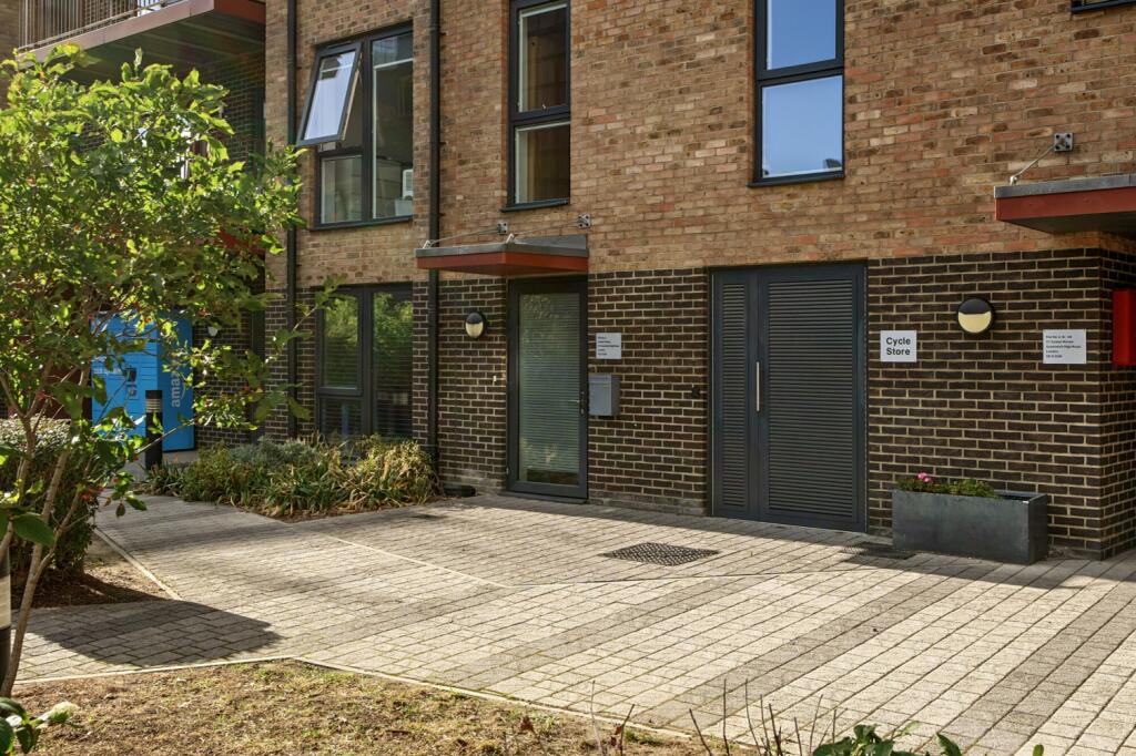 Apartment in London, Royal Borough of Greenwich - More