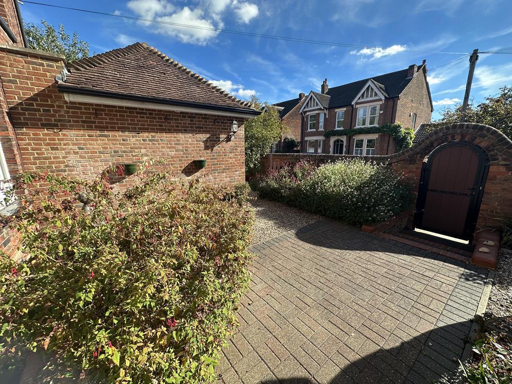 Main image of property: Kimbolton Road, Bedford, MK40