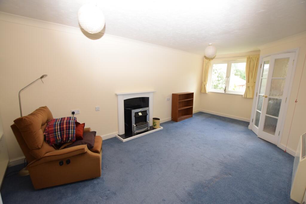 Willow Court, Ackender Road, Alton, Hampshire, GU34 photo 2