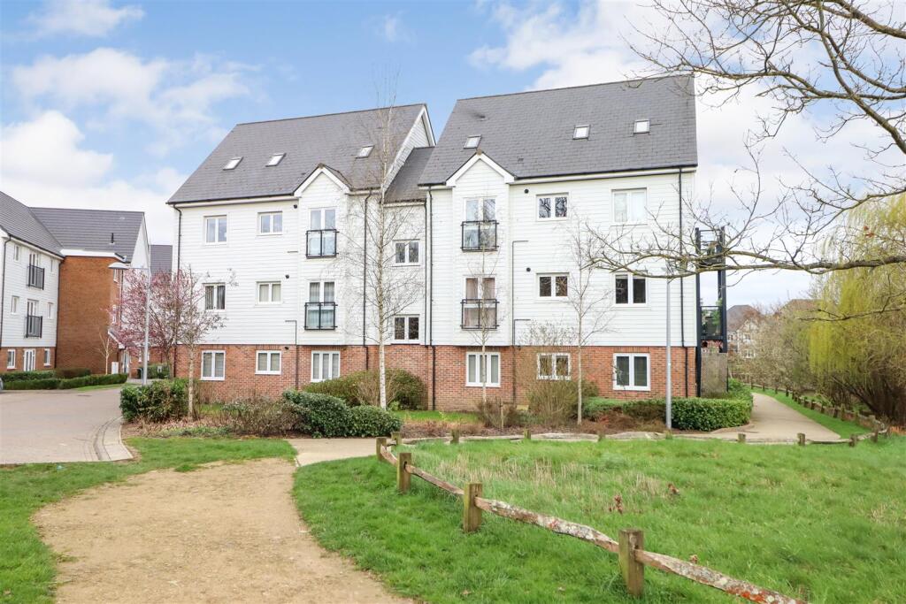 Main image of property: Kilnwood Close, Faygate, Horsham