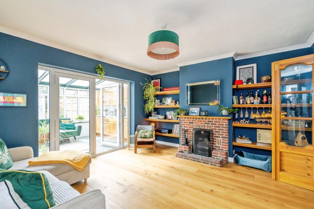 House in Portsmouth - More