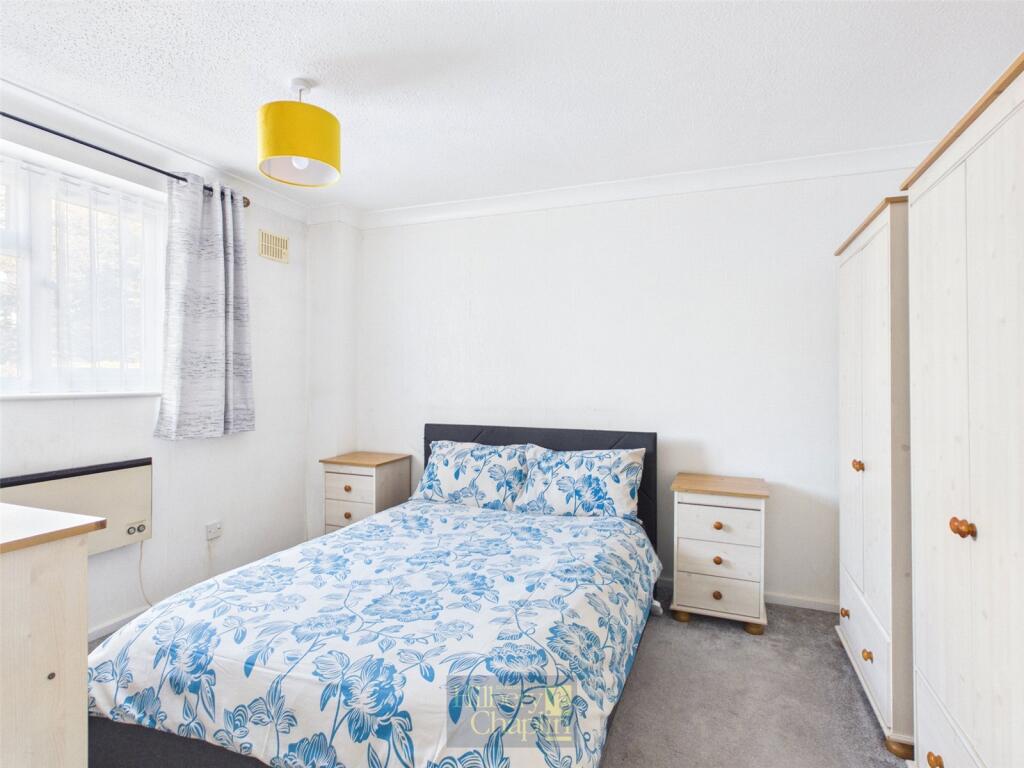 Woodstock Gardens, Laindon, Basildon, Essex, SS15 photo 4