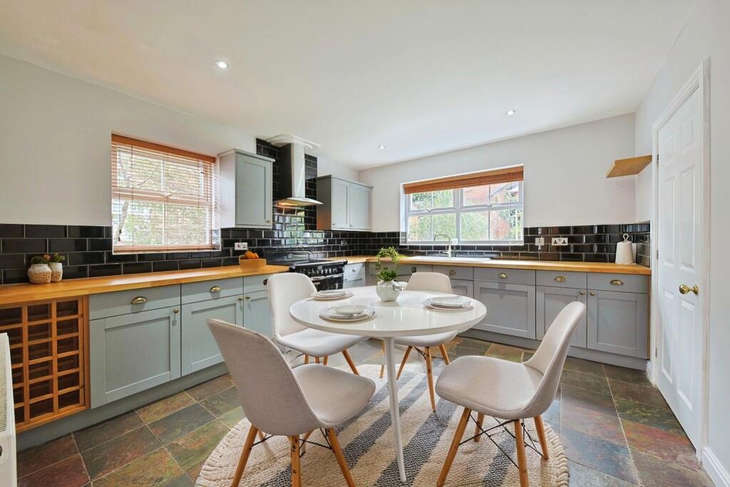 Main image of property: Nightingale Close, Barton-Upon-Humber, Lincolnshire, DN18 6GA