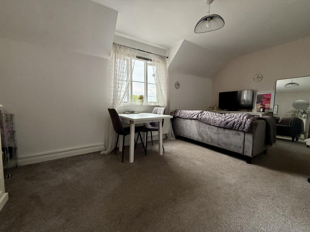 Apartment in Taunton - View 3