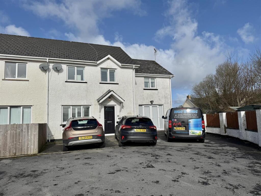 Main image of property: 4 Cwrt Maesmynach, Cribyn, Lampeter