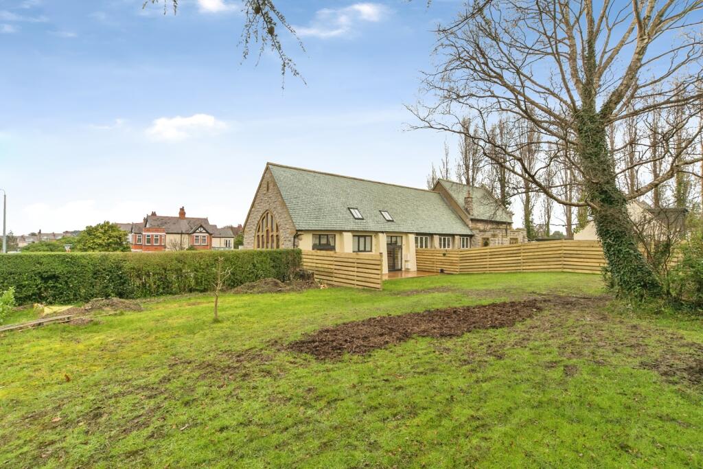 House in Llandudno, Colwyn Bay - More