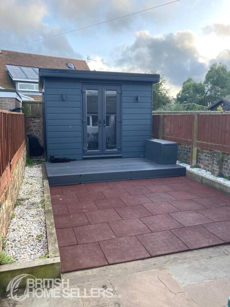 House in Ryde, Weeks - View 2