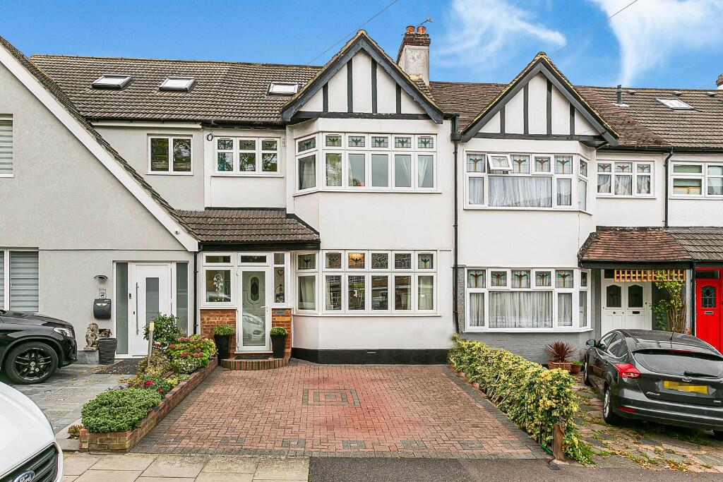 Roding Lane North, Woodford Green, Essex, IG8 photo 2