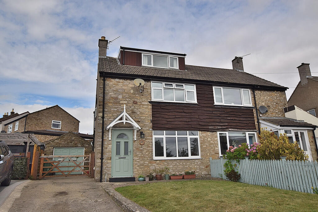 3-bed semi-detached on Gilling Road, Richmond, £275,000