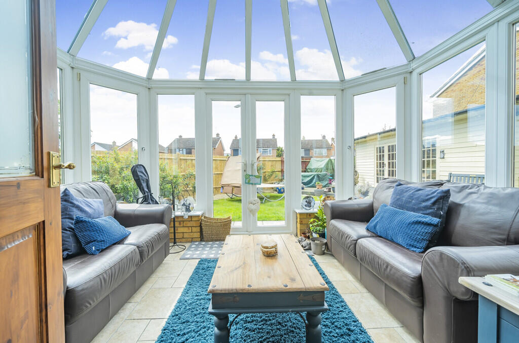 Meadow Way, Theale, Reading photo 3