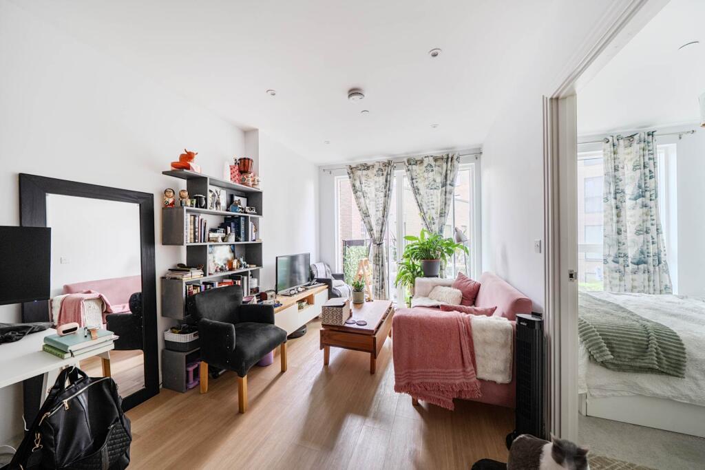 Apartment in Reading - View 4