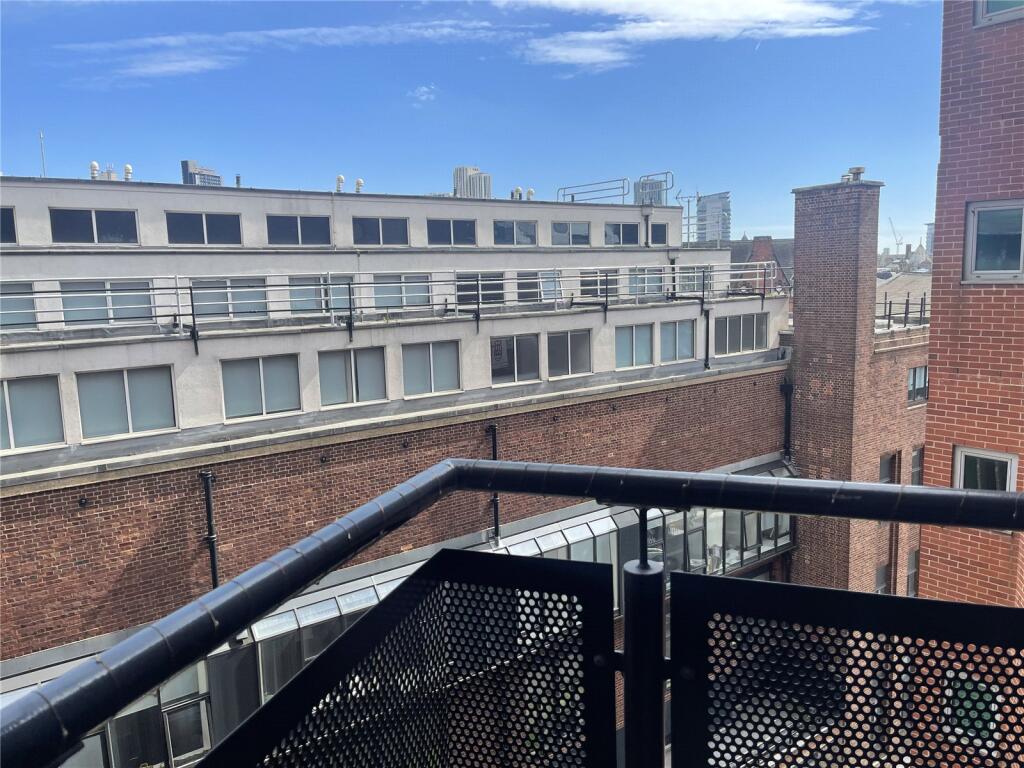 Apartment in Leeds, Little Woodhouse, Woodhouse - View 4