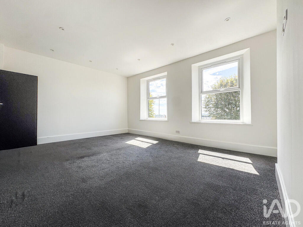 Apartment in Plymouth - View 3