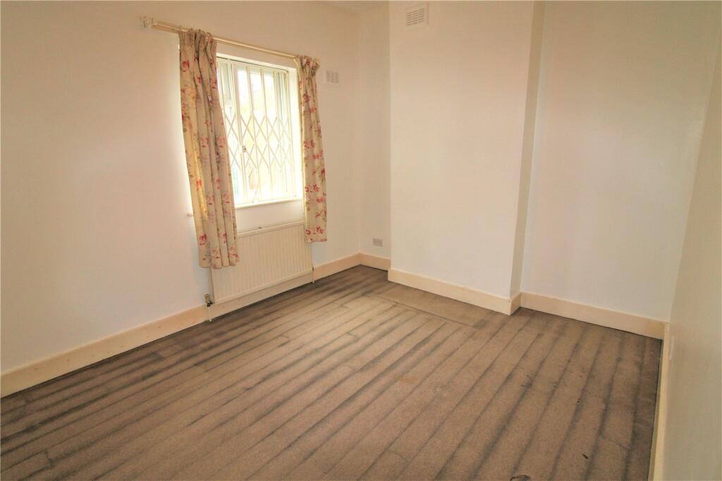 Waltham Road, Southall, Greater London, UB2 photo 5