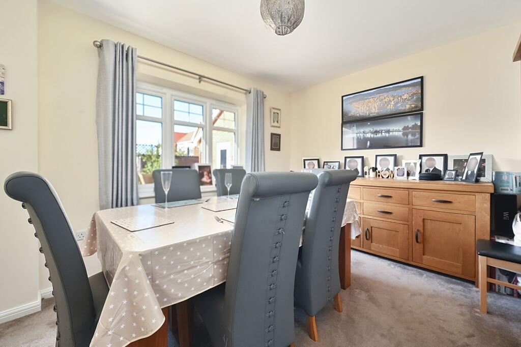 House in Wealden, Burfield Grange, Hellingly - More
