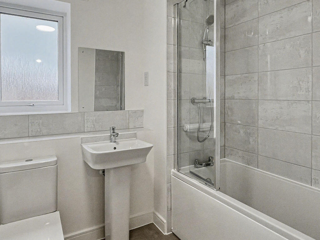 Apartment in Slough - More