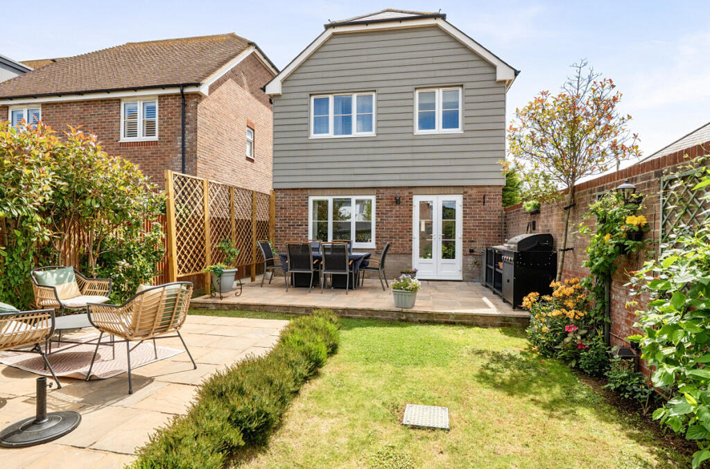 3-bed detached on Kings Close, Arundel, BN18, £375,000