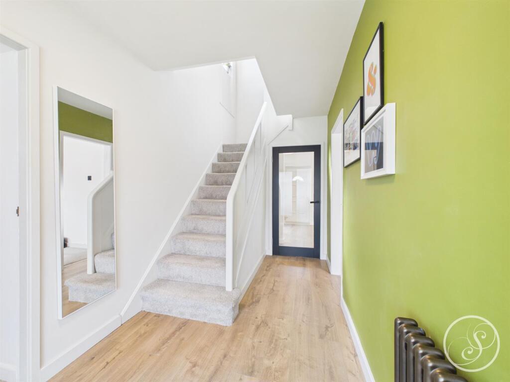 House in Leeds, West Yorkshire - View 2