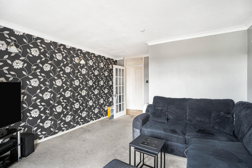 Apartment in London, Enfield Highway, Ponders End - More