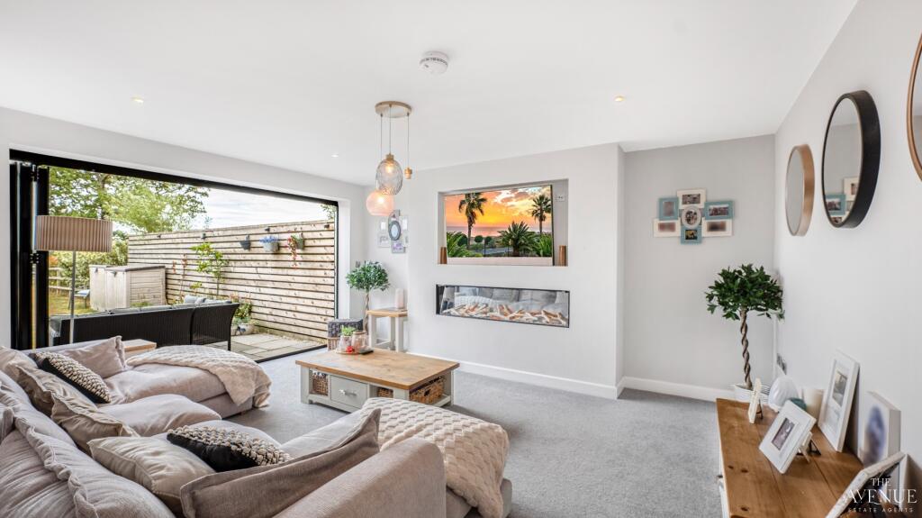 House in Lichfield, Shenstone - More